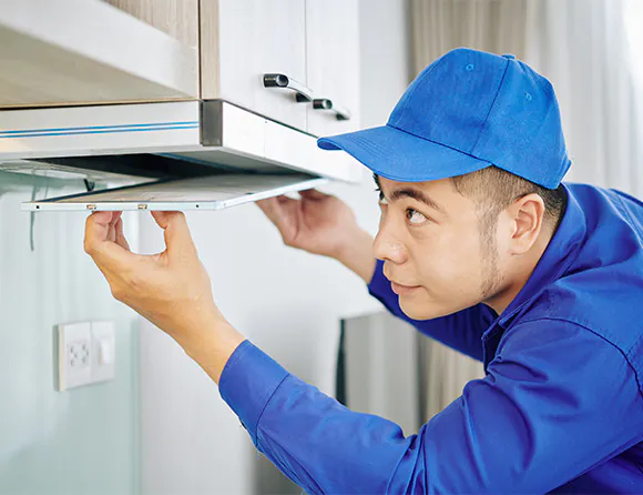 handyman-installing-cooker-hood handyman-installing-cooker-hood
